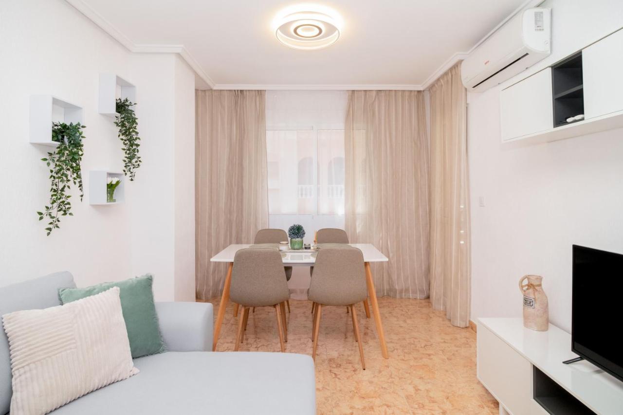 Piso En El Centro Apartment Торевиеха Екстериор снимка