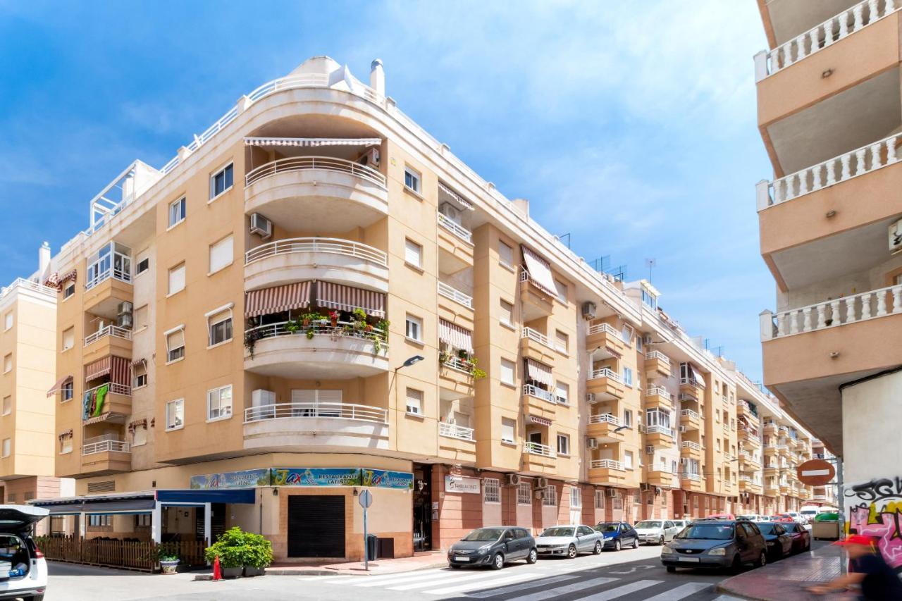 Piso En El Centro Apartment Торевиеха Екстериор снимка