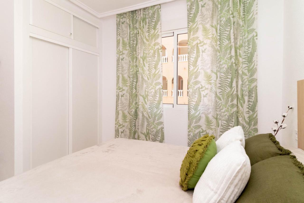 Piso En El Centro Apartment Торевиеха Екстериор снимка
