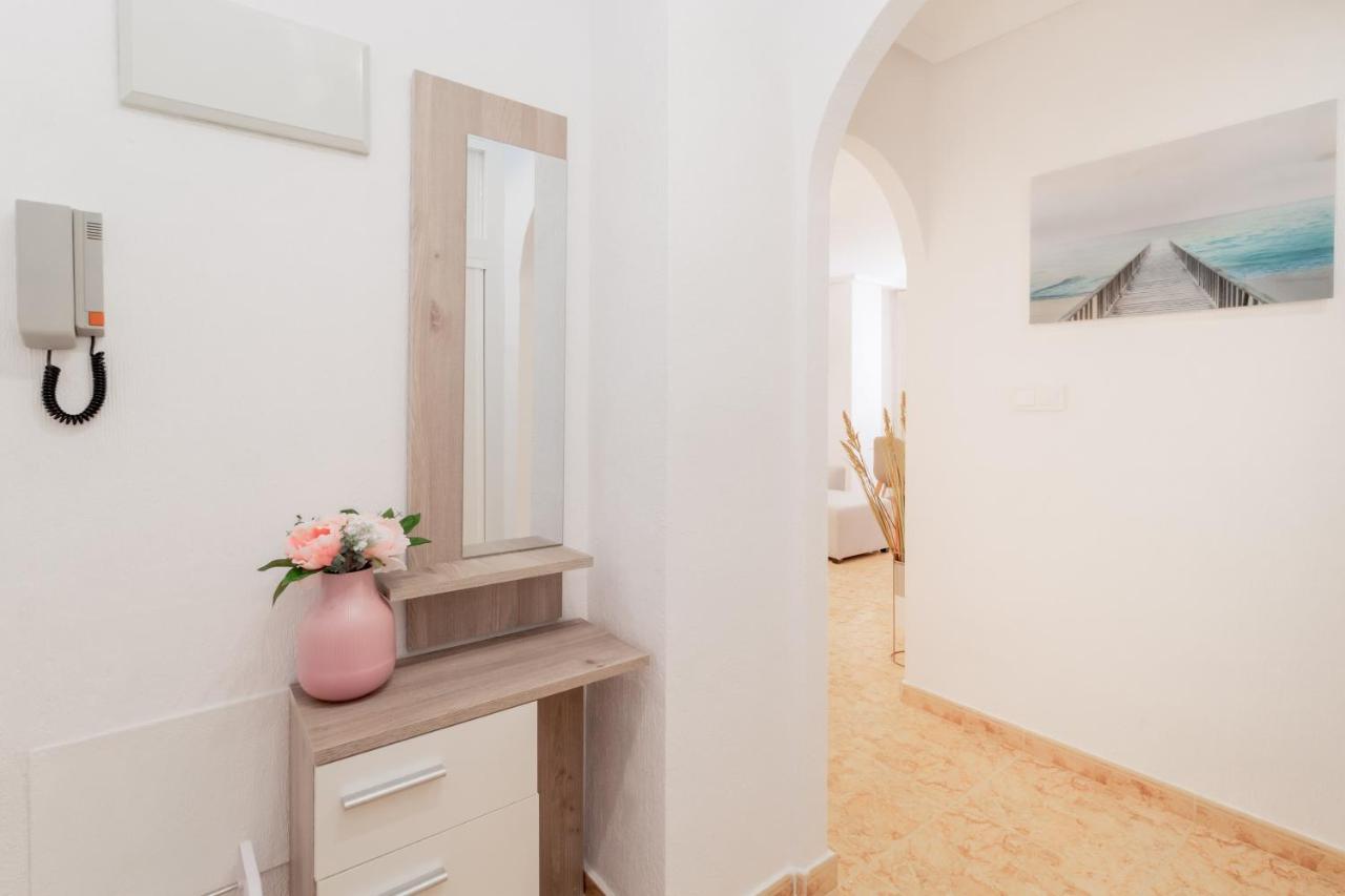 Piso En El Centro Apartment Торевиеха Екстериор снимка