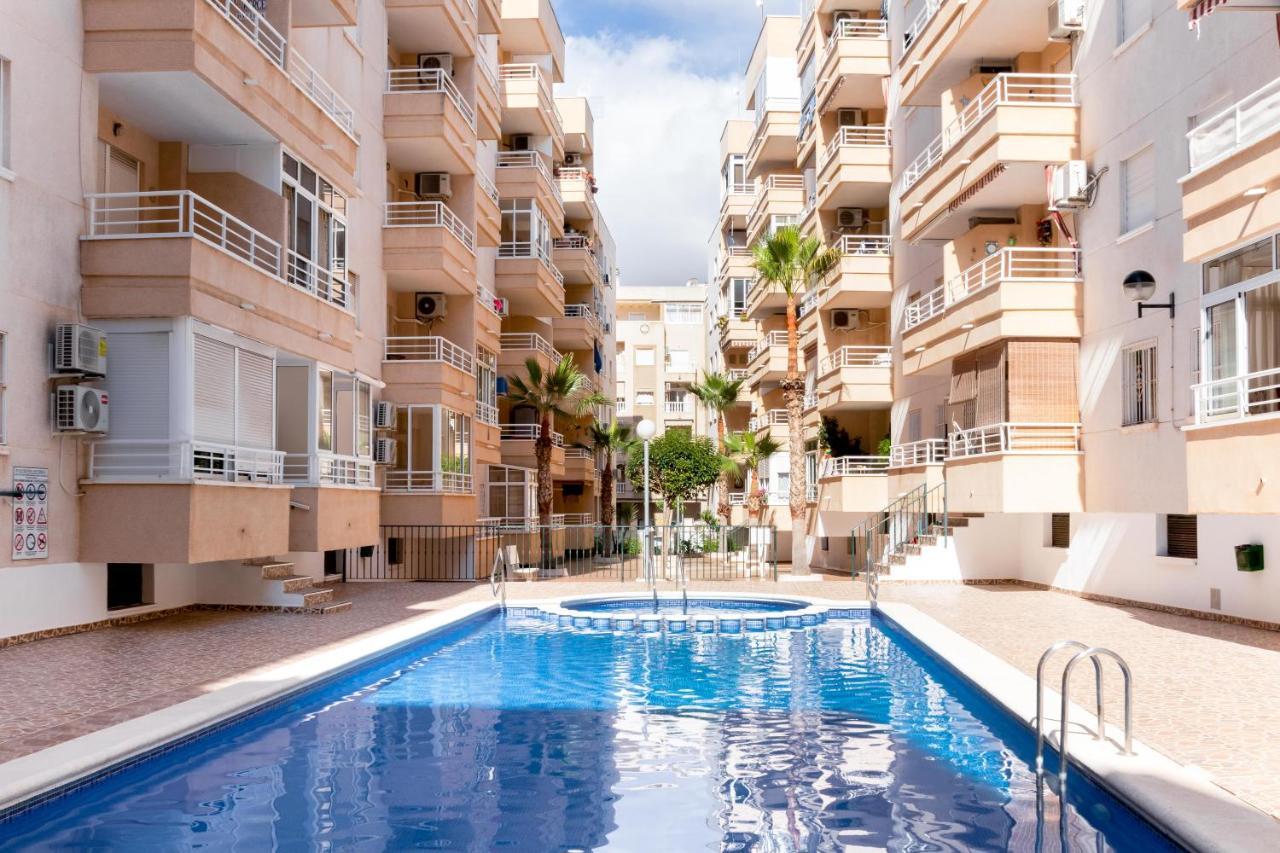 Piso En El Centro Apartment Торевиеха Екстериор снимка