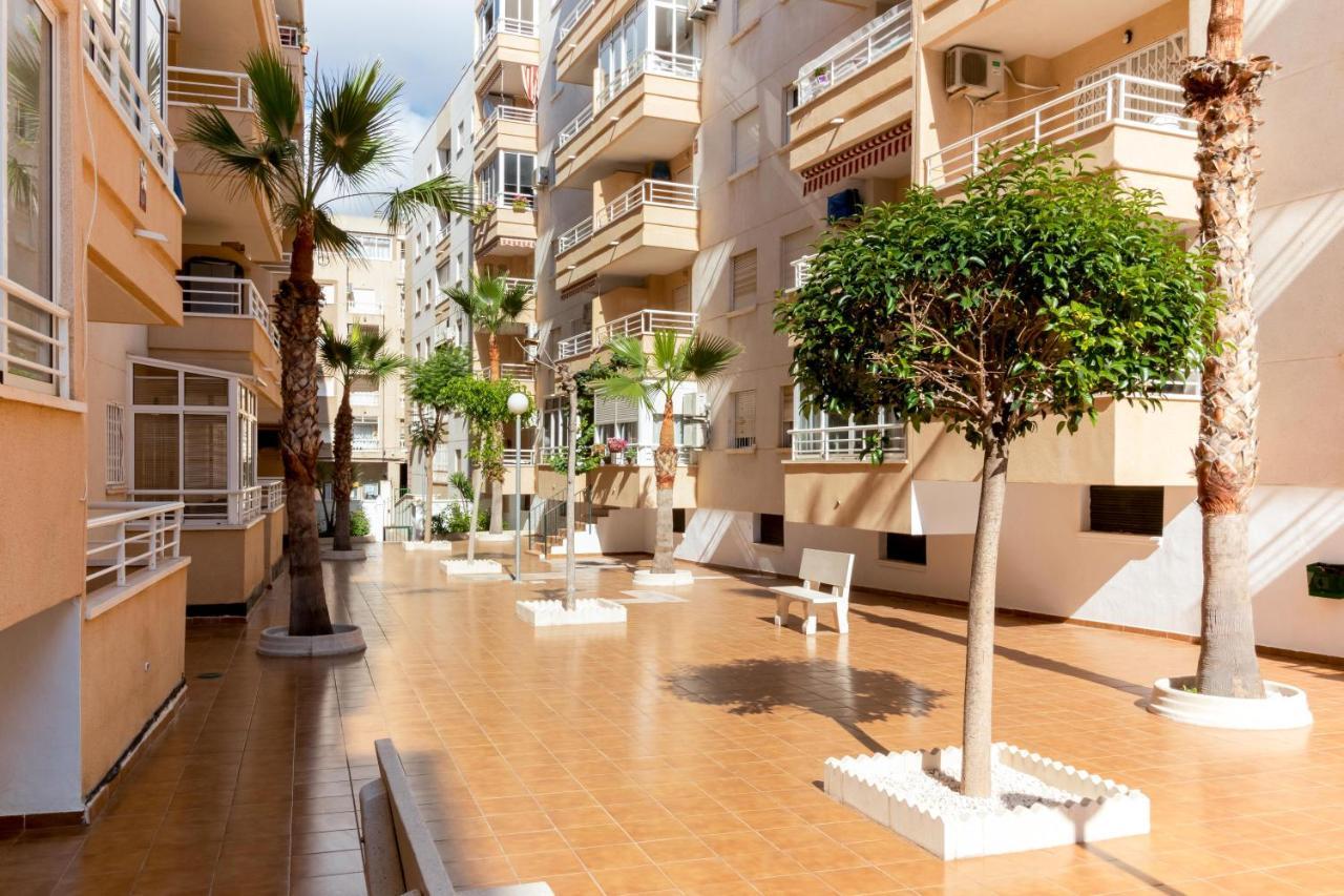 Piso En El Centro Apartment Торевиеха Екстериор снимка